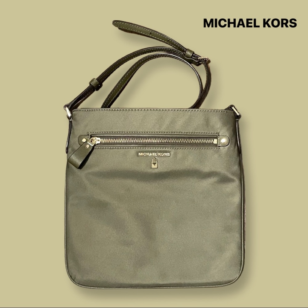 Michael Kors Purse Crossbody Brand New Never Used Tag still on!